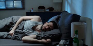 Álcool ajuda a dormir, mas prejudica qualidade do sono, revela estudo